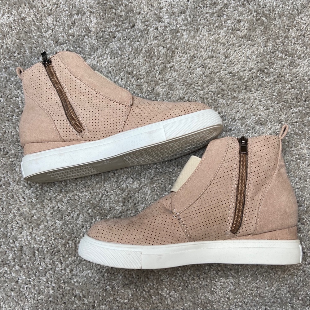 Women’s Wedge ankle sneakers Sz 8